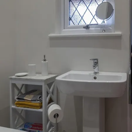 Herefordshire - Little Oak - Charming Cottage In Rural Location North Of Hereford - Sleeps 2 Guets - Ideal For A Cozy Trip Away - Hosted By Rentmyhouse Exterior photo