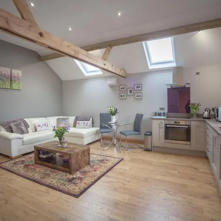 Herefordshire - Little Oak - Charming Cottage In Rural Location North Of Hereford - Sleeps 2 Guets - Ideal For A Cozy Trip Away - Hosted By Rentmyhouse Exterior photo